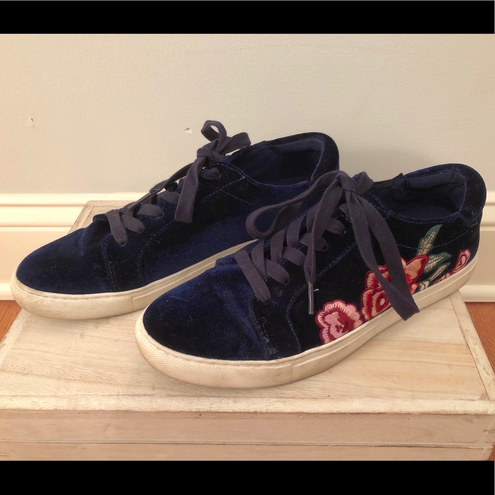 Reaction Kenneth Cole Velvet Embroidered Sneaker